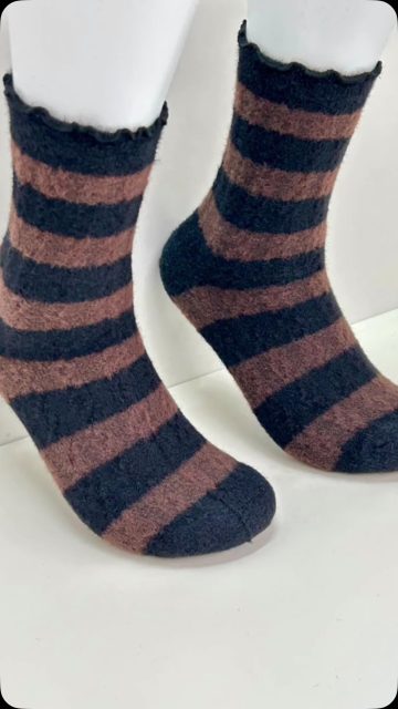 Llegó el frio!!!
Que mejor manera de disfrutarlo con estos calcetines gorditos, sin puño y a la vez tan bonitos🥰.
Eres tienda local y quieres trabajar con nosotros?
Quieres saber tu punto mas cercano para comprar nuestros calcetines?
Contactanos!!!
#luvir #tiendalocal #calcetines #calcetinesmolones