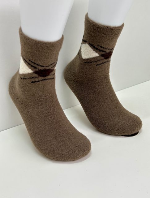 Para los hombres de pies bien frios, traemos estos calcetines tan bonitos😍
#luvir #calcetinhombre #piesfrios
